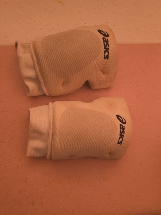 Наколенки на asics