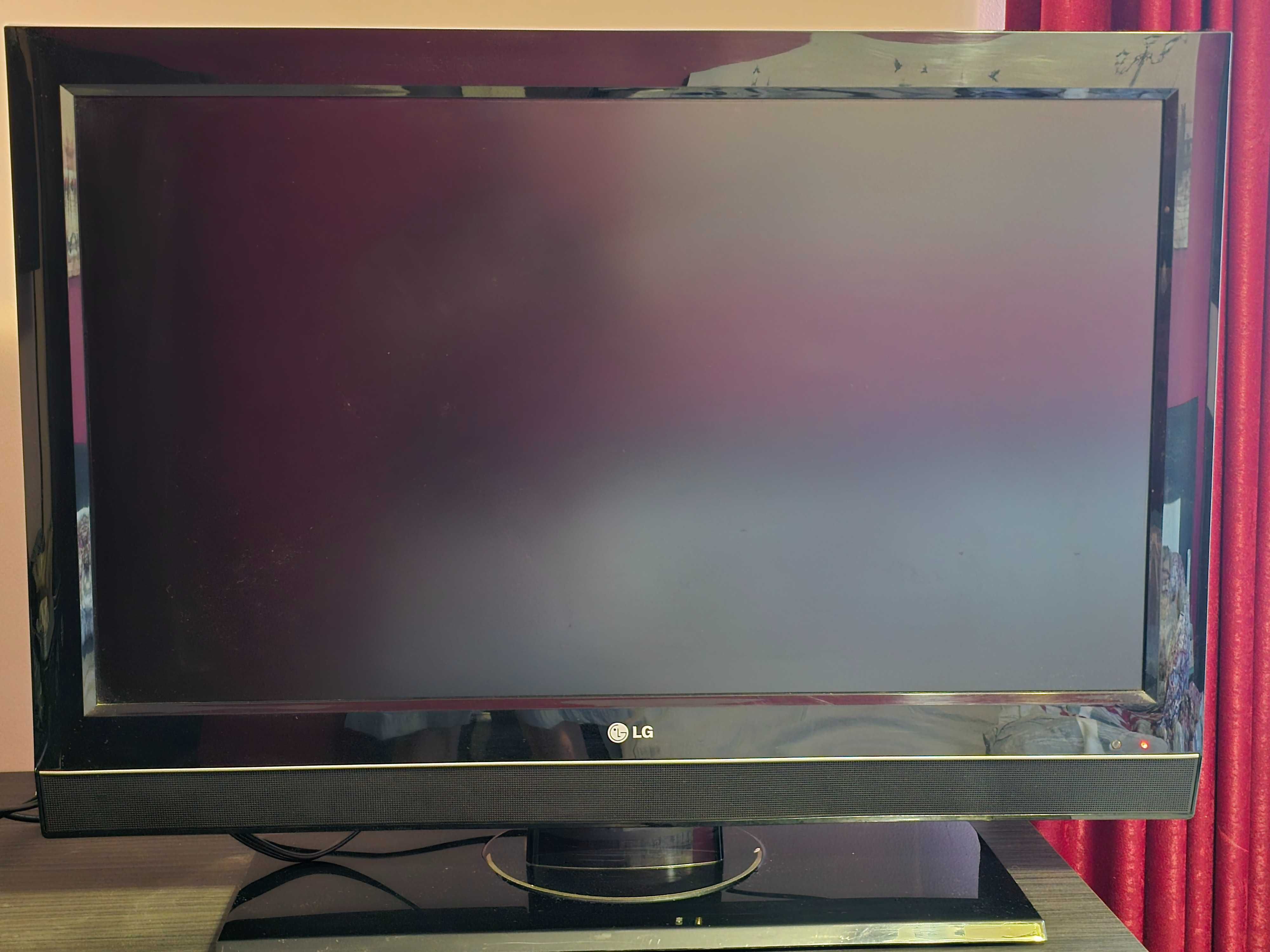 Телевизор 37 инча LG 37LC51