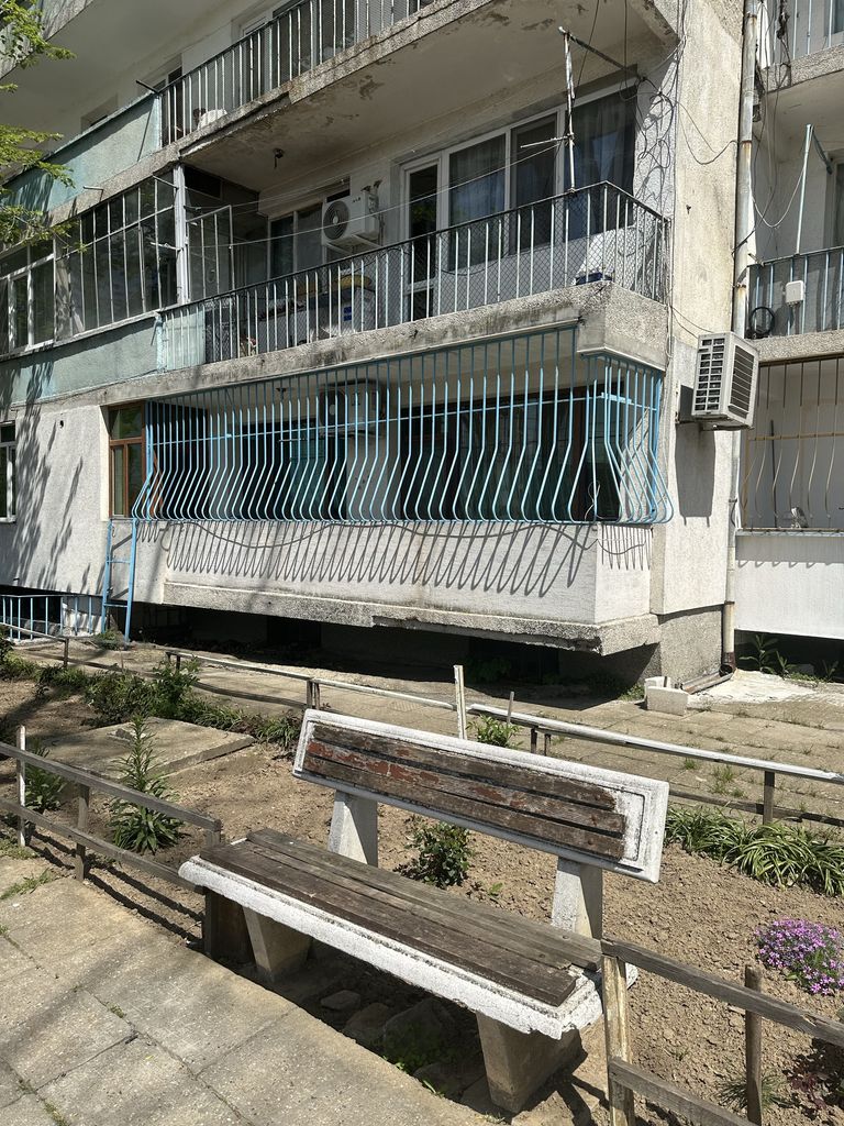 Продава се Четиристаен апартамент в Дулово - 100 кв.м за 1173 €/кв.м - Снимка #1