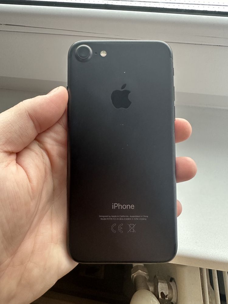 Vand Iphone 7 black 32 GB