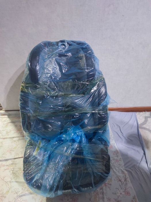 Sotiladi: Bolalar uchun universal
avtokreslo (0-12 yosh)
Holati: Yangi