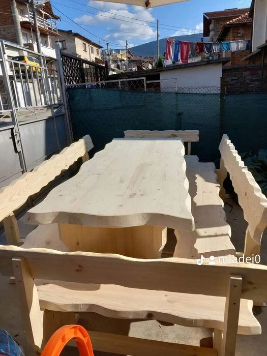 Маси и пейки с жив ръб