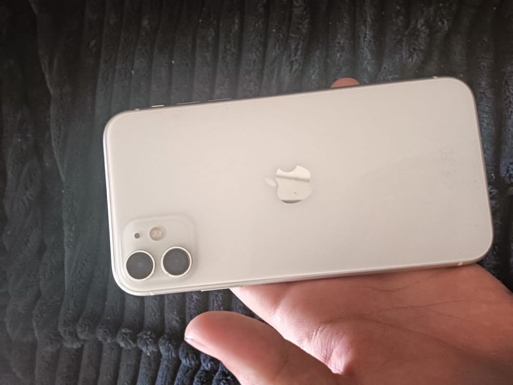 IPhone 11  емкасть 80