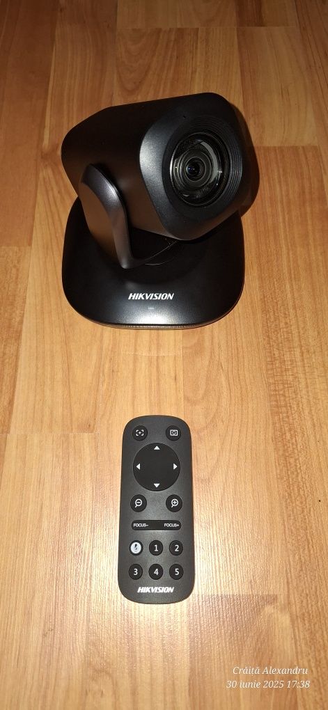 Vând camera web Hikvision