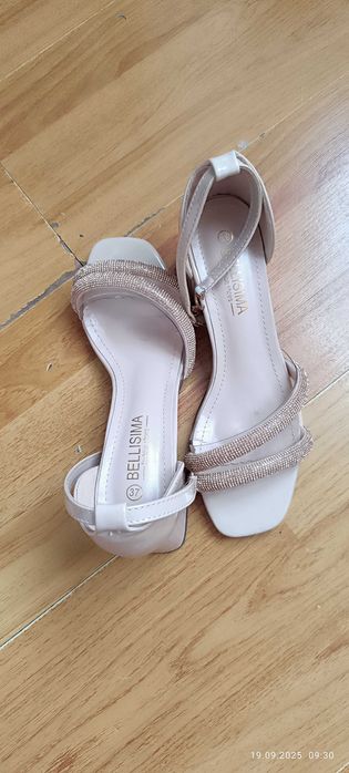 Продам босоножки