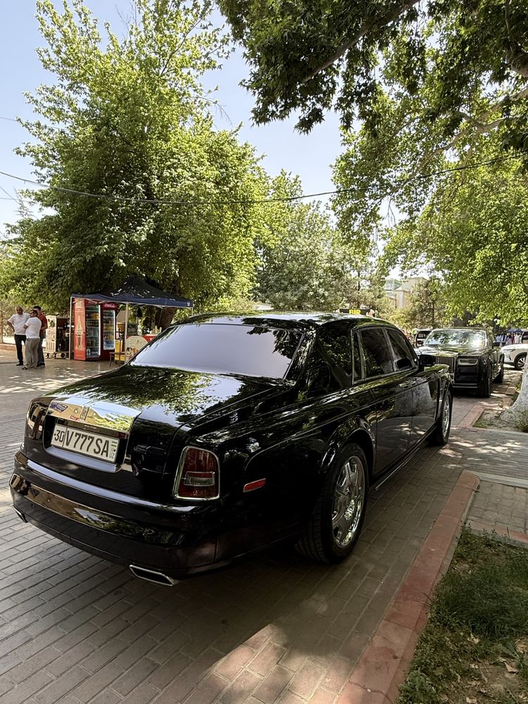 Rolls Roys fanton holati yaxshi 250000$