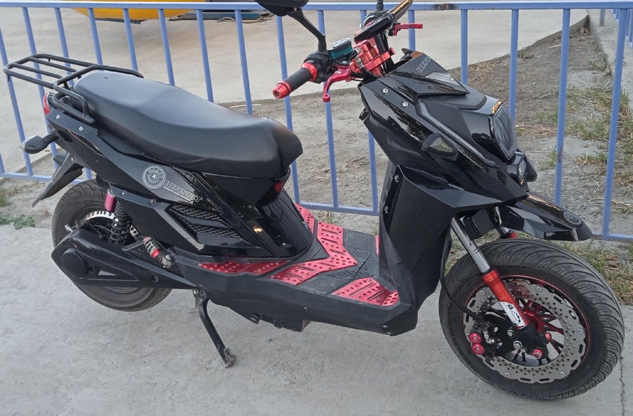 Skuter redline sotiladi