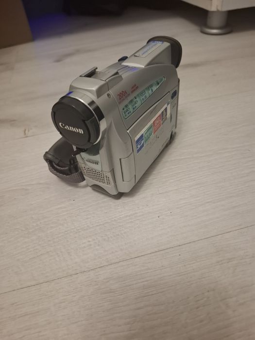 Camera Canon Model DM-MV430iE