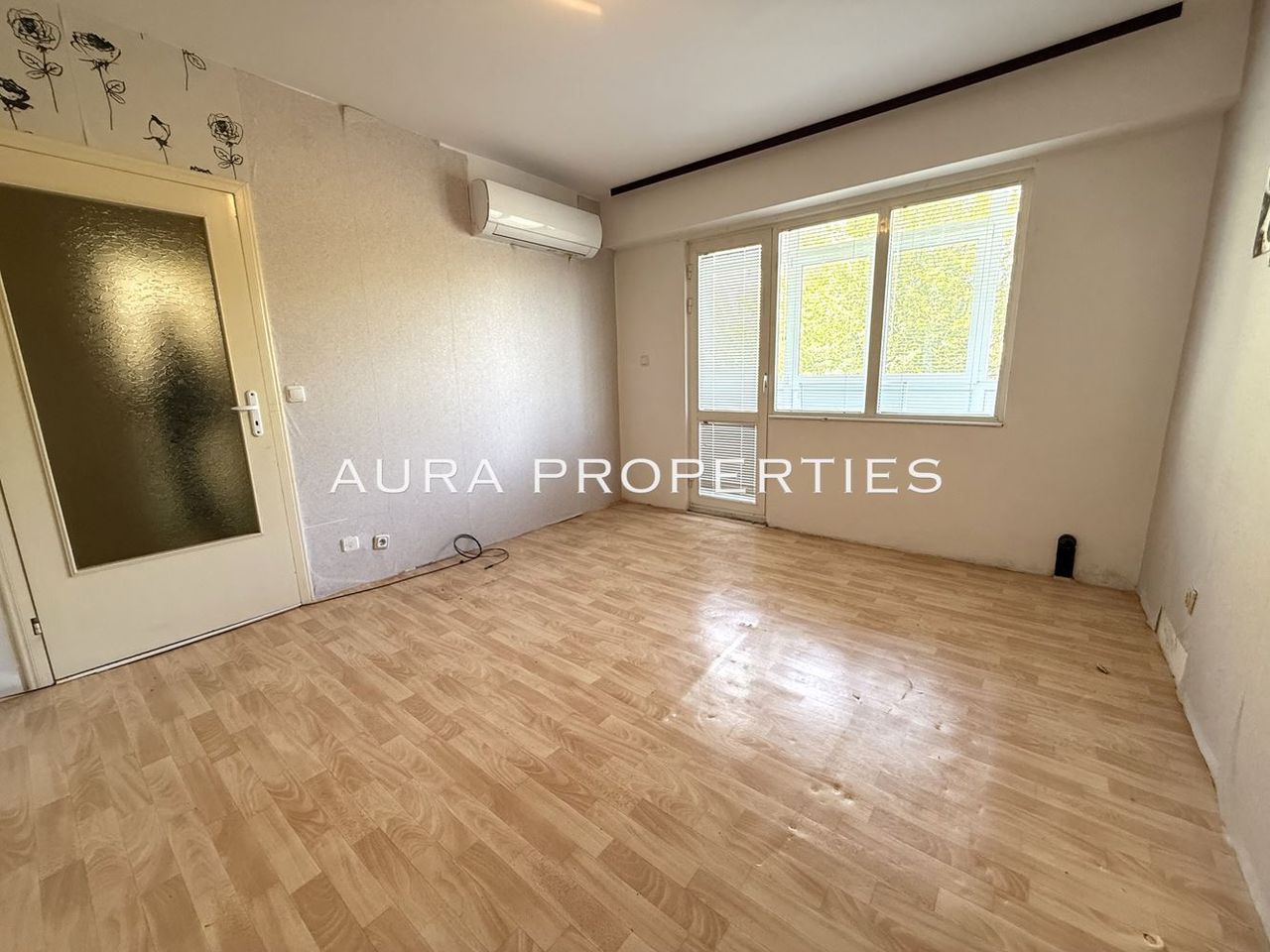 Продава се Двустаен апартамент в Разград, Орел - 60 кв.м за 893 €/кв.м - Снимка #2