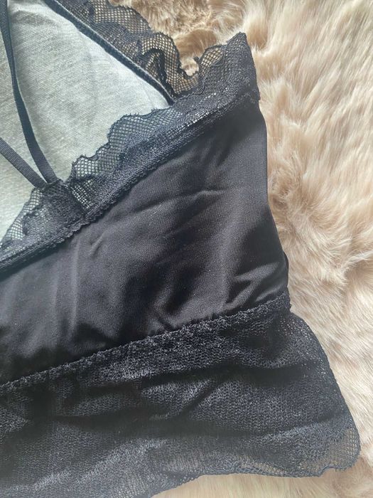 Bustiera negru, cu dantela, bretele subțiri, cu bureți, nou, S/36