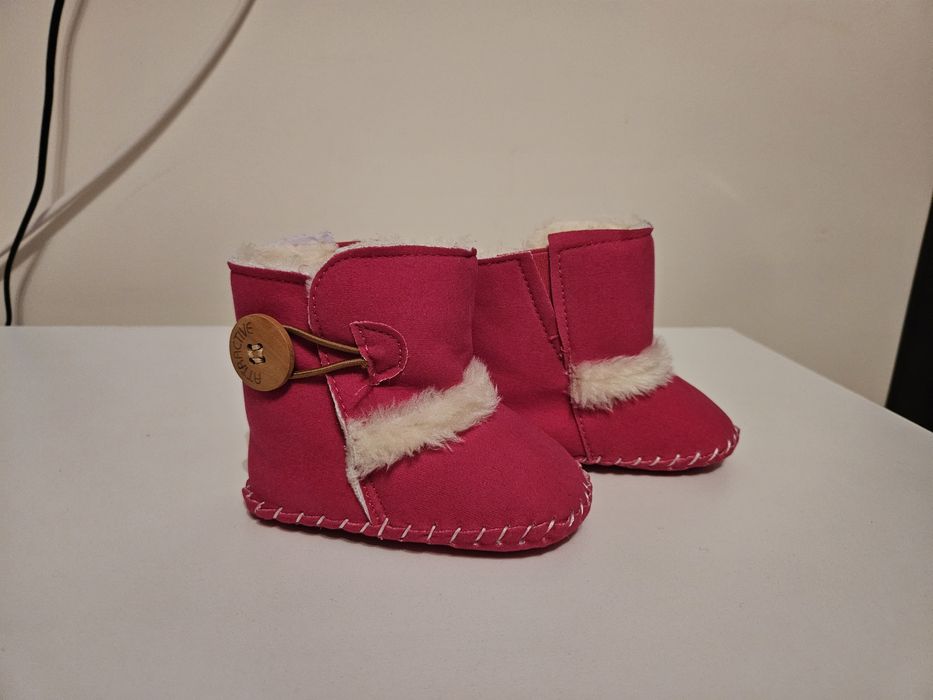 Cizmulițe bebe material textil roz fuxia cu blanita alba