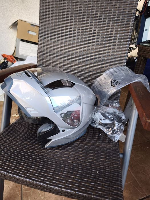 Vand casca moto scuter atv cu viziera barbie si lentile de soare retra