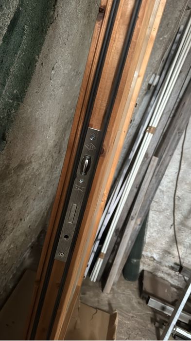 Usi din lemn de brad cu sticla