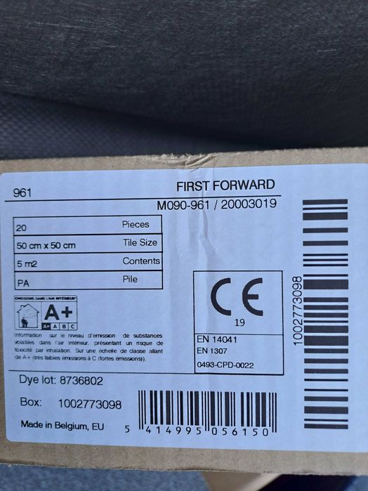 Чисто нови мокетени плочи с размер 50см./50см.