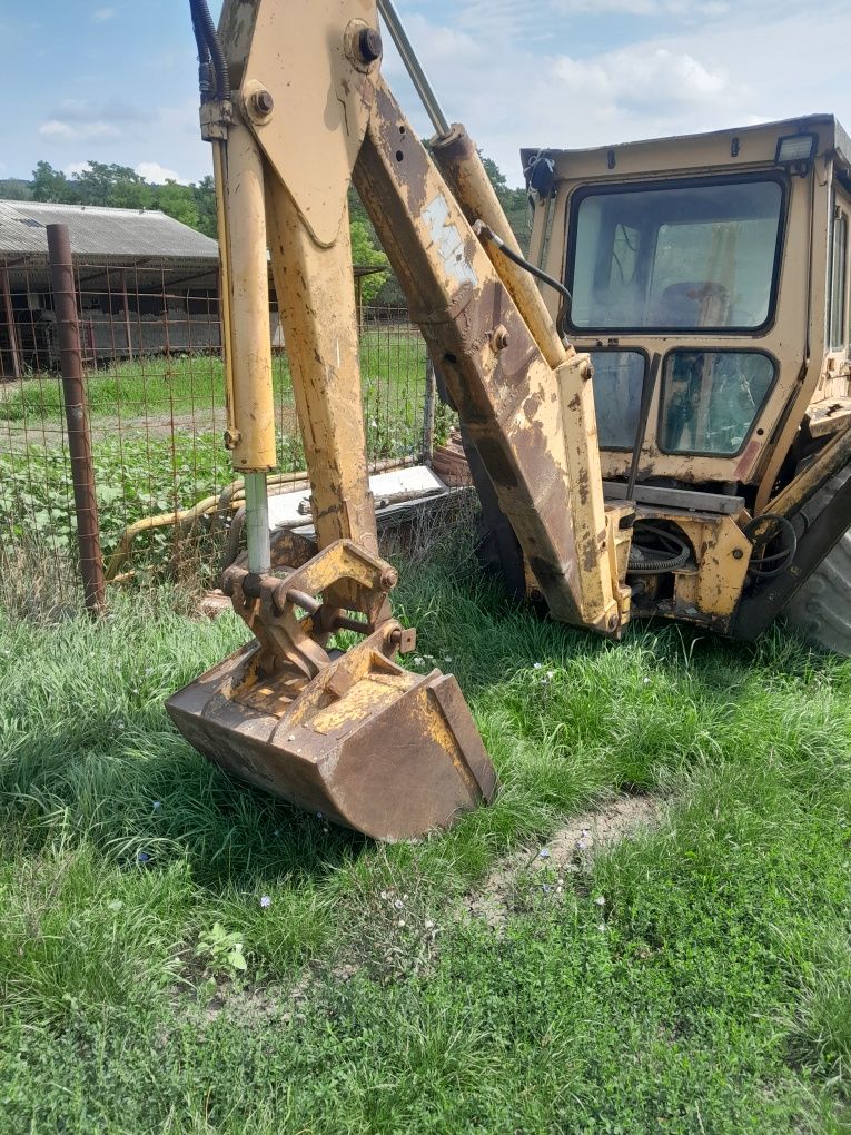 Buldoexcavator MF 50