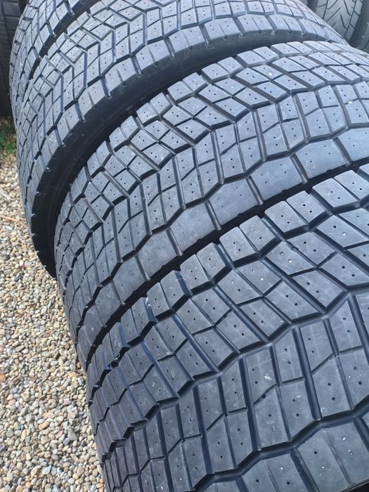 Vând anvelope Michelin 315/70