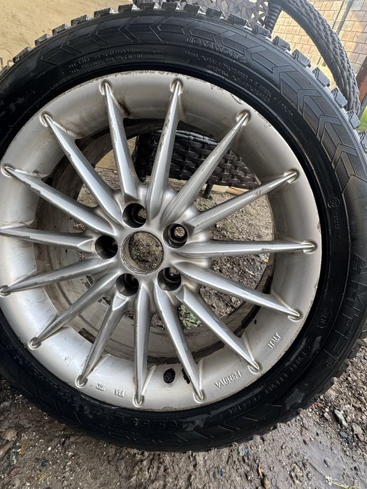 Продаётся комплект литых дисков с шинами