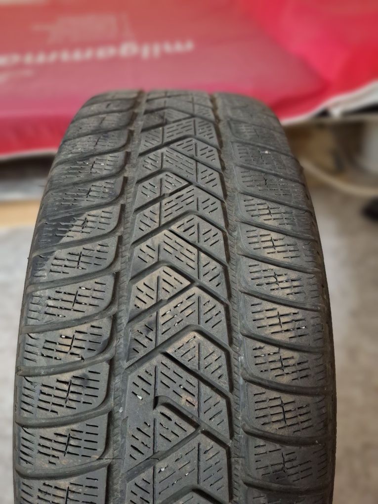 Продавам зимна гума Pireli Scorpion winter 235/55/R20