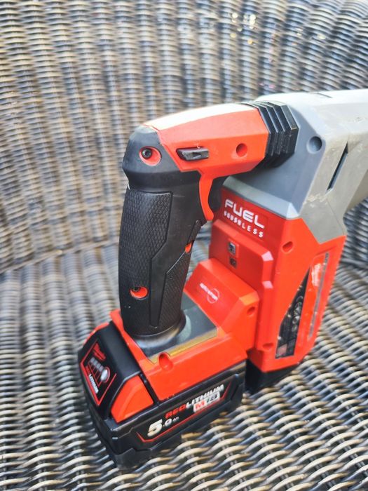 Rotopercutor, bormasina Milwaukee M18 ONEFH cu aspirator