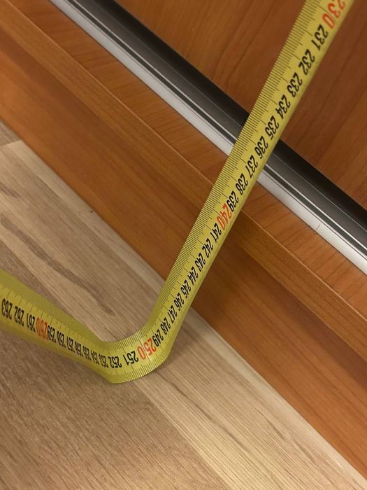 Dulap cu uși glisante din lemn 170x250x60 cm spațios, stare excelentă