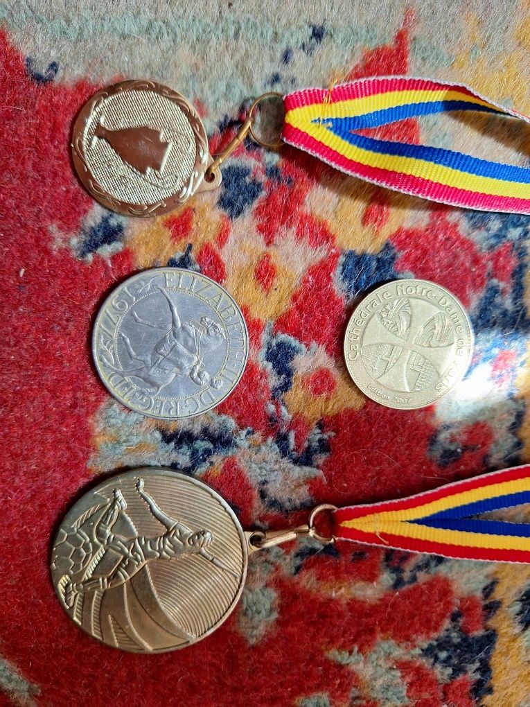 Lot medali la 60 ron oferta unica