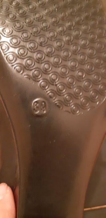 Нови обувки от естествена кожа