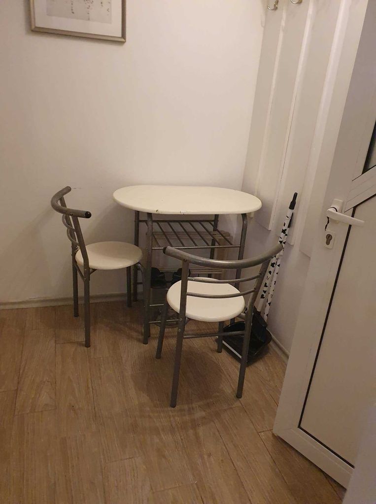 Дава се под наем Двустаен апартамент в Бургас, Център - 52 кв.м за 102 € - Снимка #3