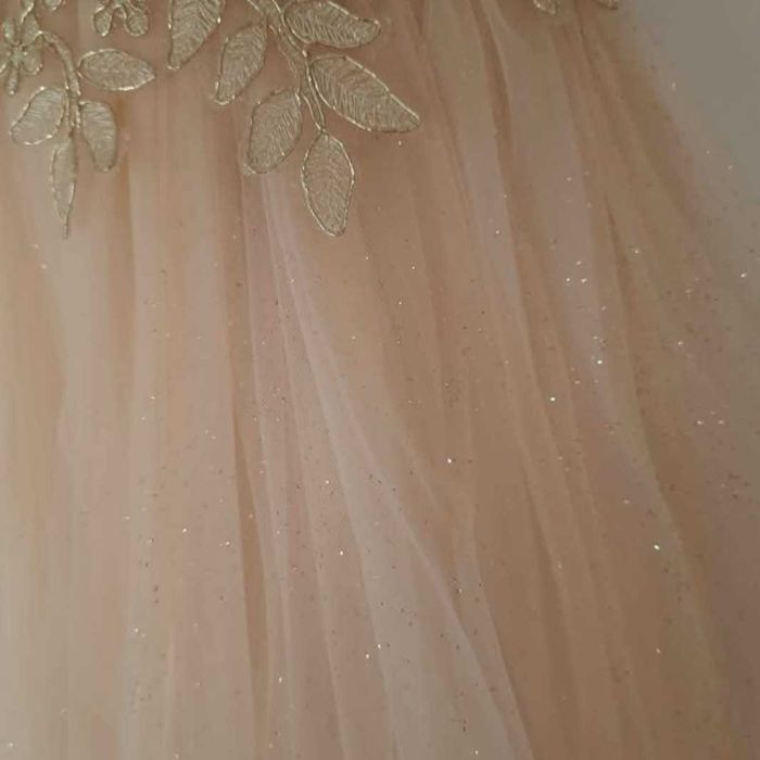 Rochiță elegantă aurie cu motive brodate, 8-9 ani