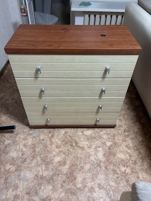 Продам комод с зеркалом