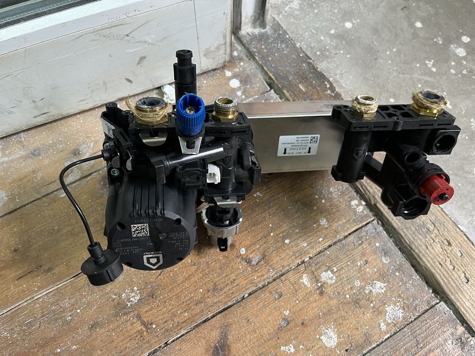 Pompa recirculare centrala Ariston genius one