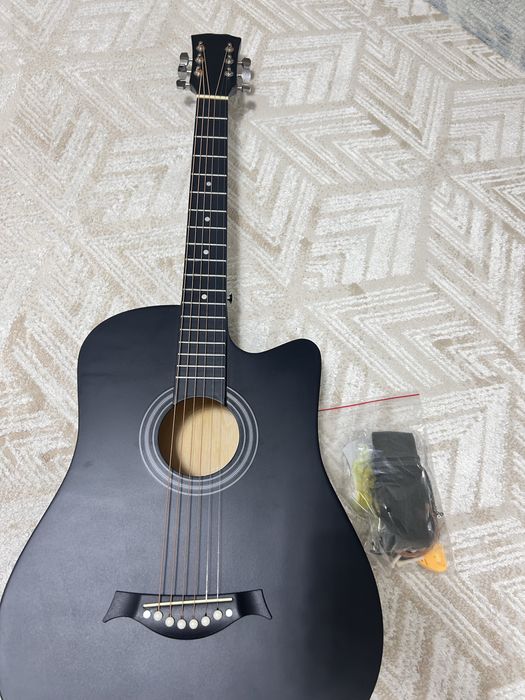 Гитара с набором и с чехлом