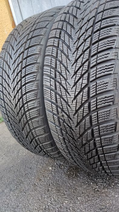 2бр. зимни 215/45/18 GoodYear Ultra Grip Performance 3
dot23
7.2mm
вно