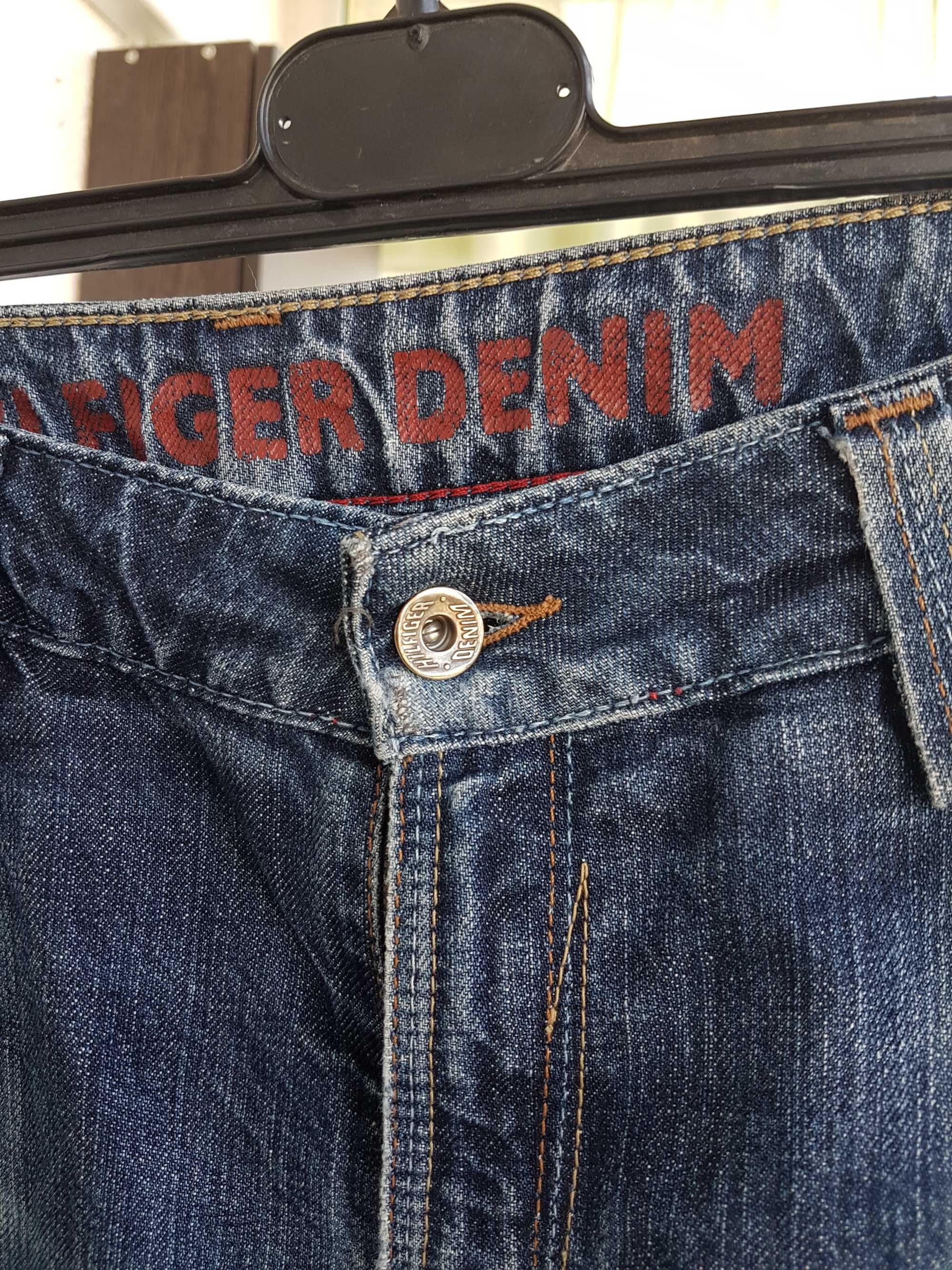 Pantaloni scurti  Tommy Hilfiger din blugi W33  L34