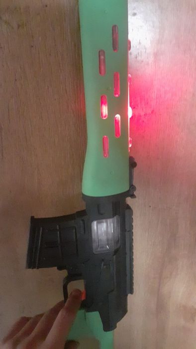 Jucărie mitraliera cu lumini