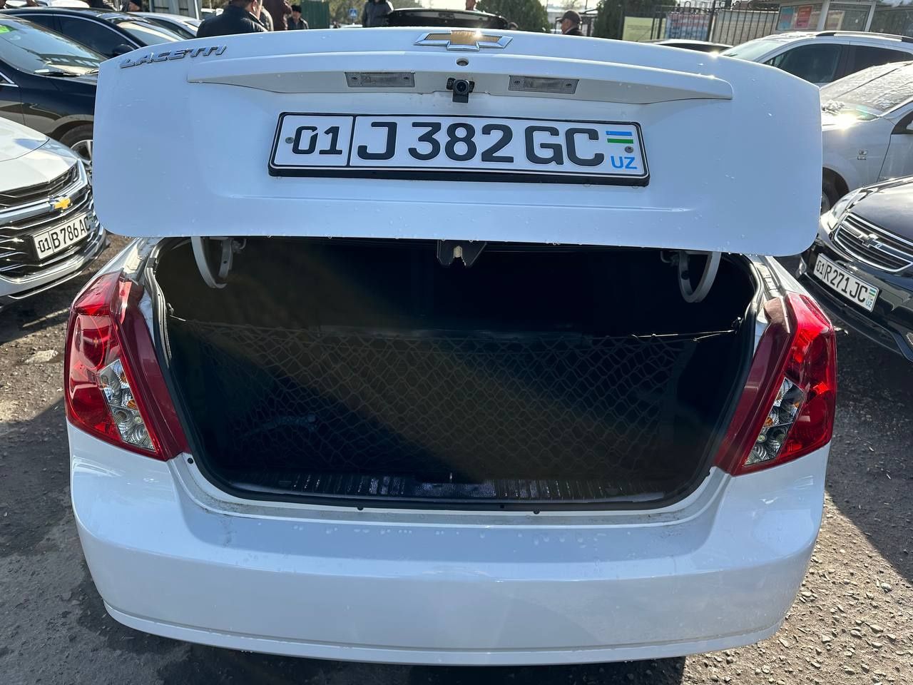 Gentra 3-Poz Avtomat 1 ta petno krilo Avto Kredit 1 kunda !