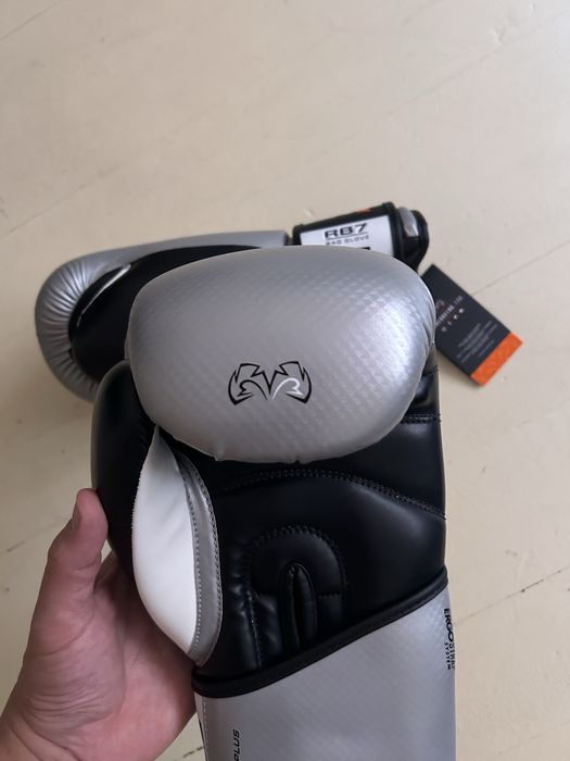 Rival RB7 Fitness Plus Bag черни/сребърни боксови ръкавици