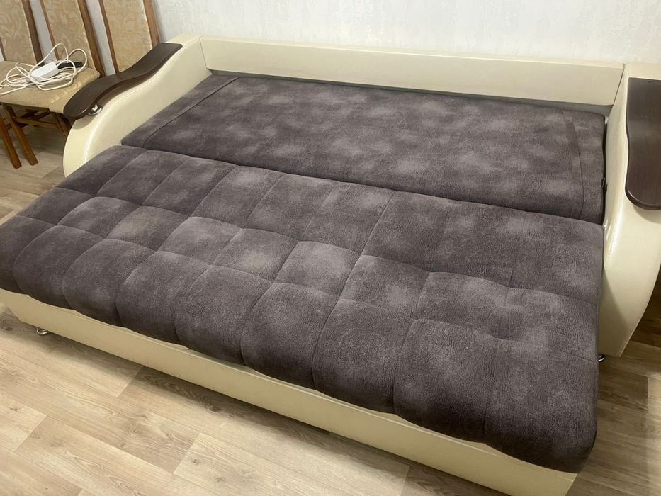 Продаю диван раздвижной