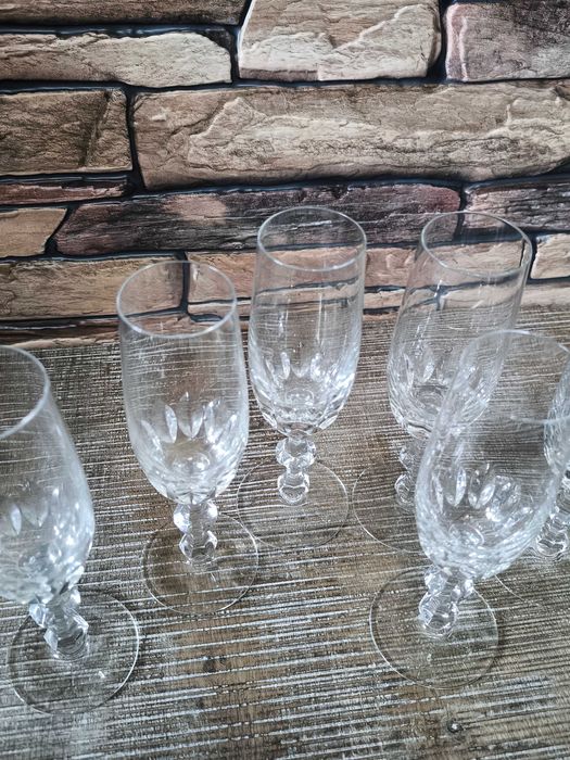 Кристални чаши за бели вина