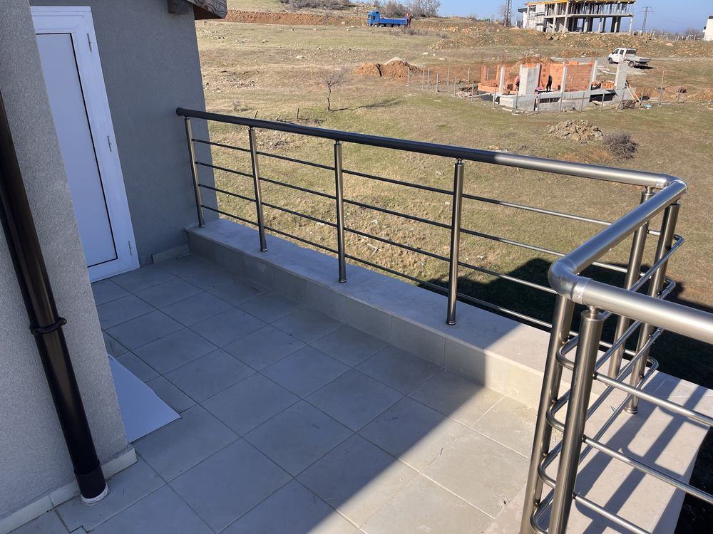 Алуминиеви и стъклени парапети