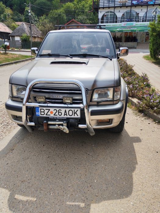 Isuzu  Autoutilitara