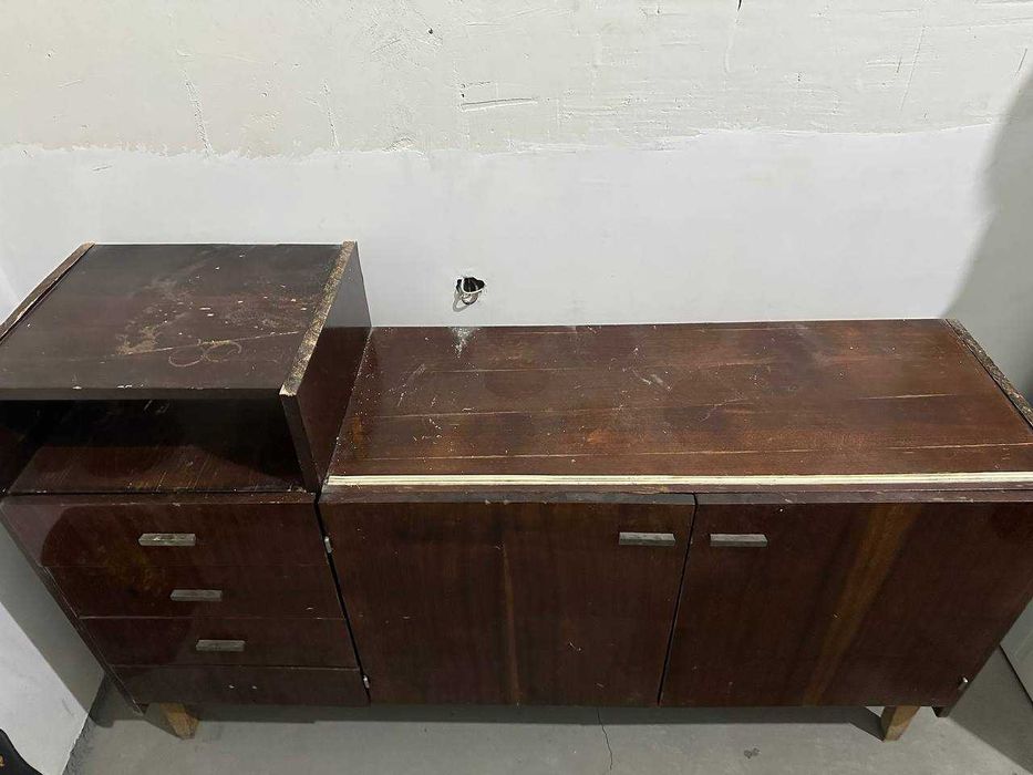 Тумба под ТВ, надёжная и вместительная. Идеальна для гостиной.