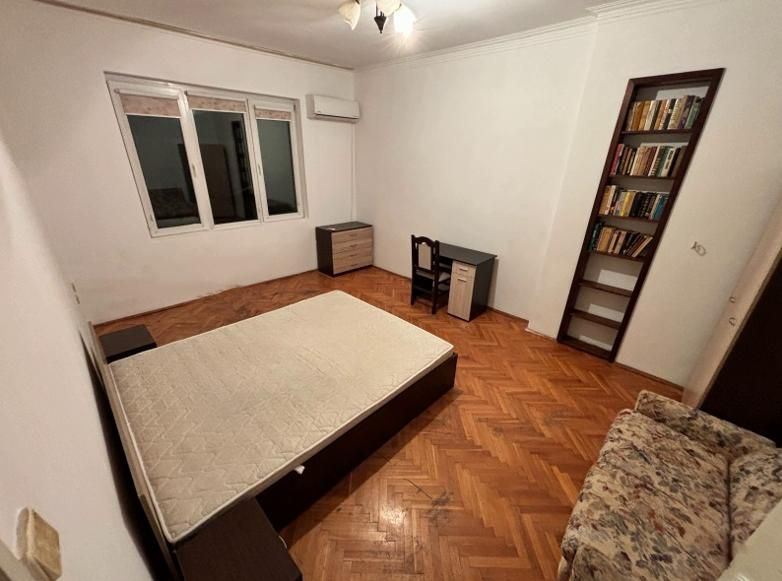 Дава се под наем Тристаен апартамент в София, Център - 108 кв.м за 600 € - Снимка #2