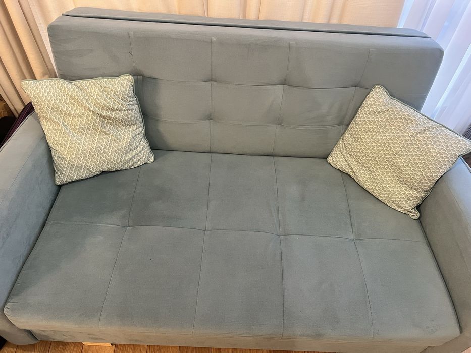 Двуместен разтегателен диван