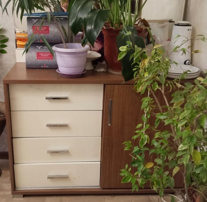 Комод с зеркалом. Фирменный