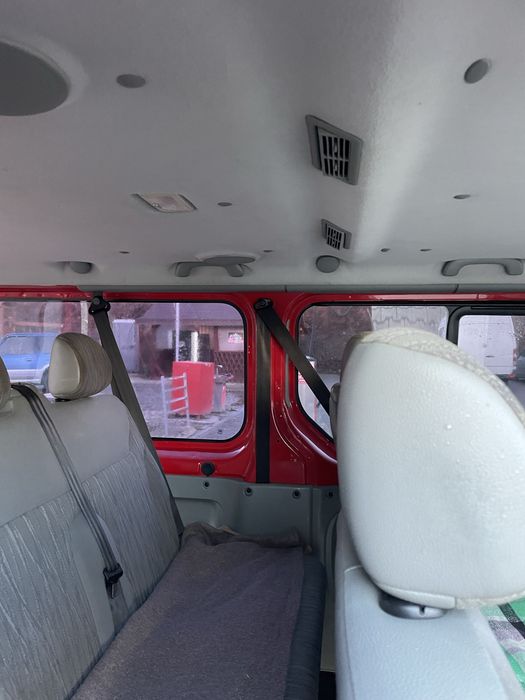 Nissan Primsatr 2011 8+1