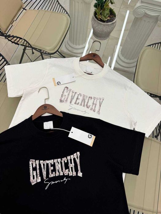 Качествени Тениски Givenchy