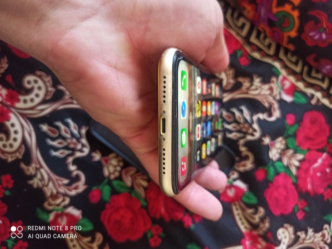 Iphon xr sotladi 64 GB yonks 100 kamerasda tuzatish kerak tel zor ishl