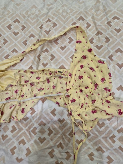 Crop top с цветя