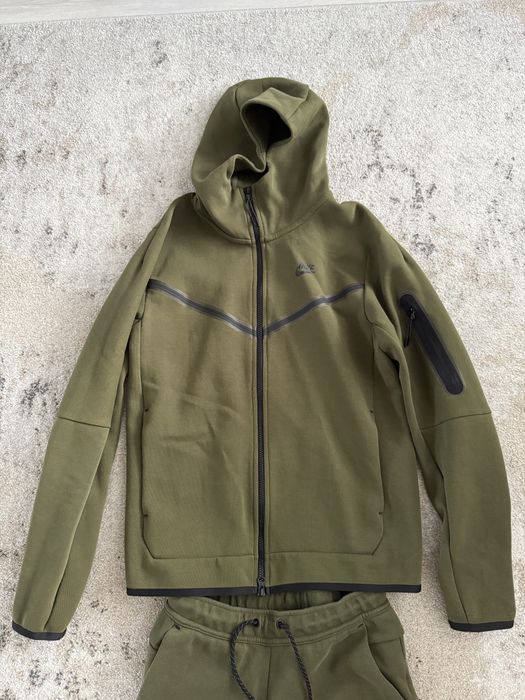 Vand nike tech fleece verde inchis model vechi,purtat in stare ok