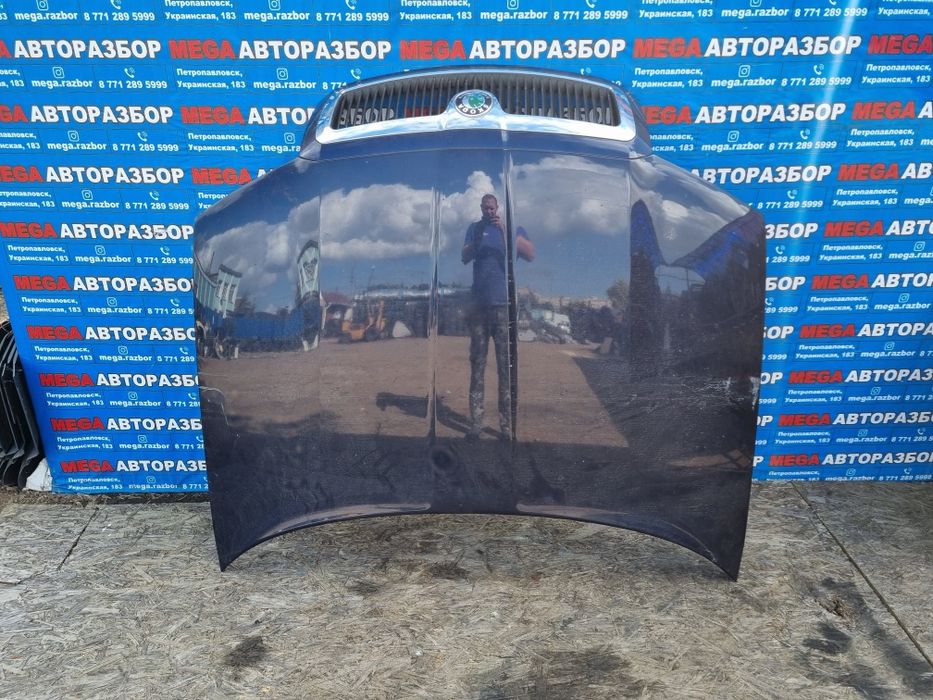 Капот на skoda Superb.